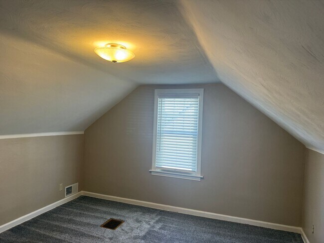 Foto del edificio - 3261 W 13th St