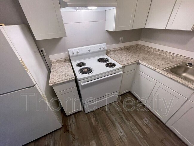 Foto del edificio - 400 E Northern Blvd