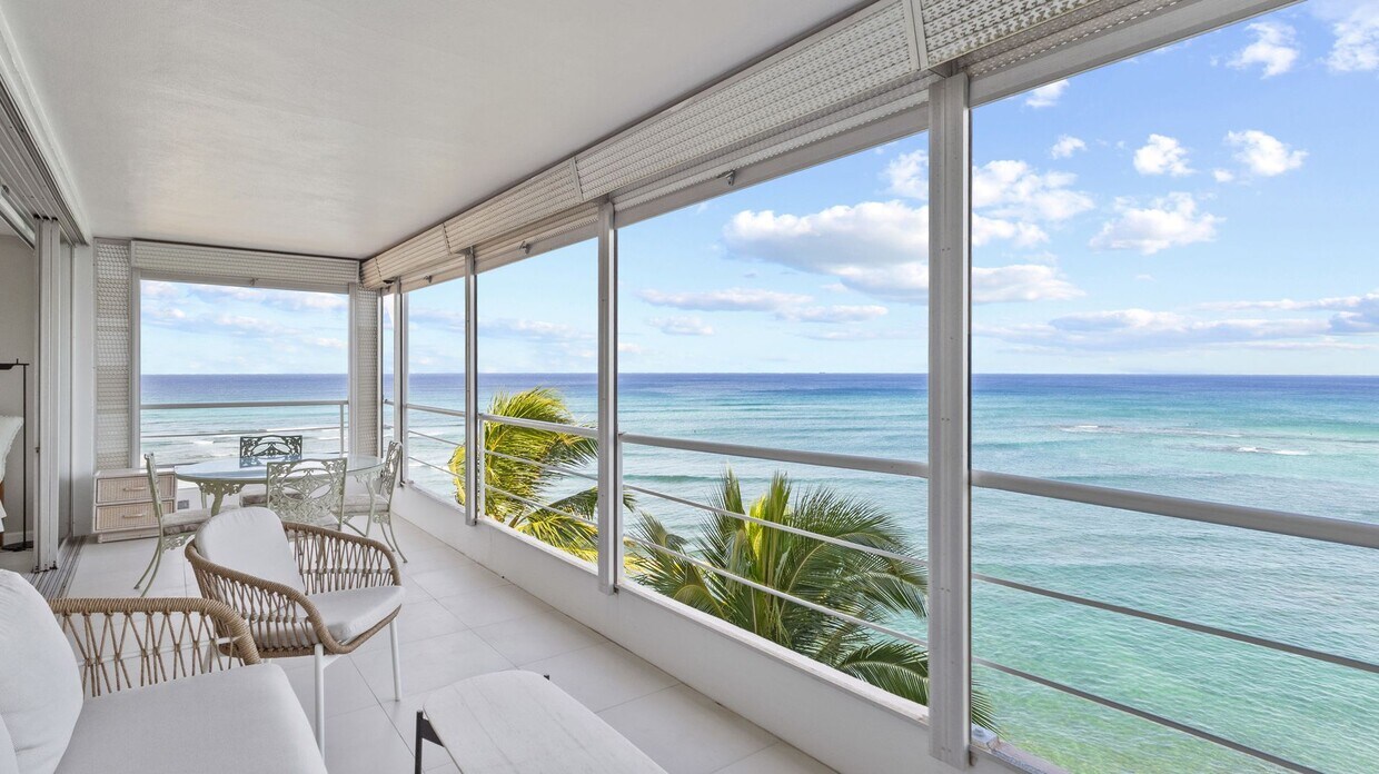 Primary Photo - Live the Gold Coast Lifestyle!