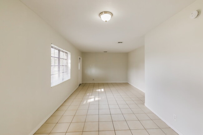 Foto del edificio - 810 Carolina Ave