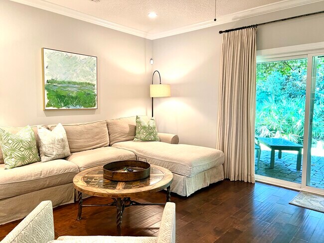 Family Room - 1401 Reserve Ct