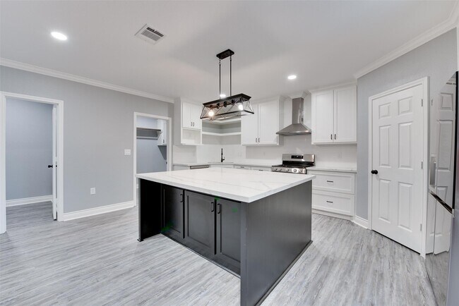 Foto del edificio - 10622 Rustling Oaks Dr