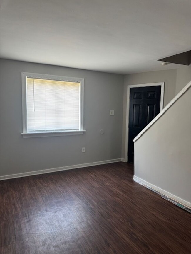 Building Photo - 1703 Lamb Ave