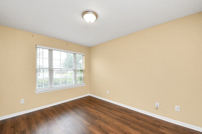 Foto del edificio - 2222 Summit Meadow Dr