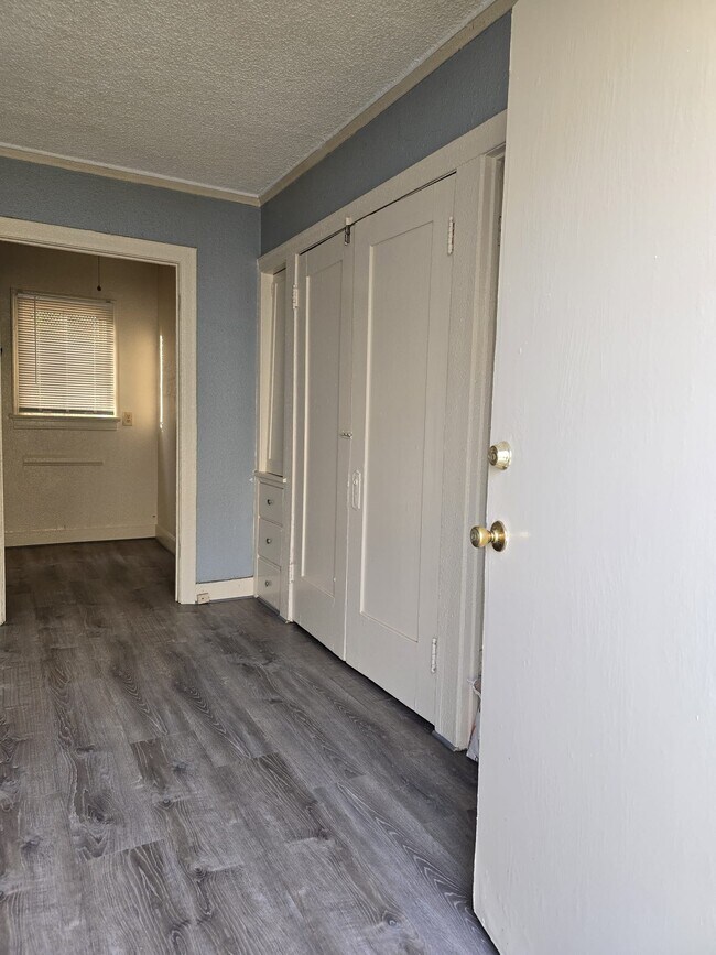 Foto del edificio - 2808 1/2 Hillcrest Dr