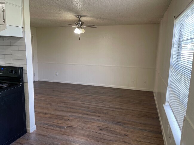 Foto del edificio - 1702 Kirk Ave