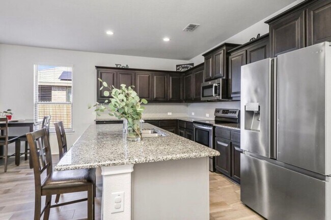 Building Photo - 1831 Creekwood Dr