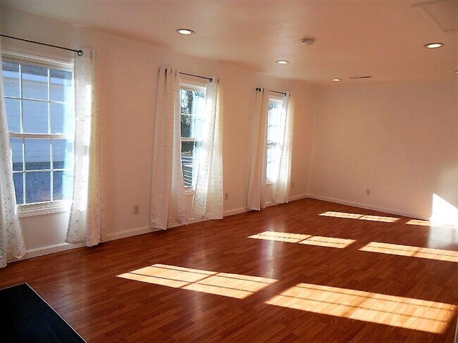 Foto del edificio - Madison Street Quarters - 1 bedroom 1 bath studio