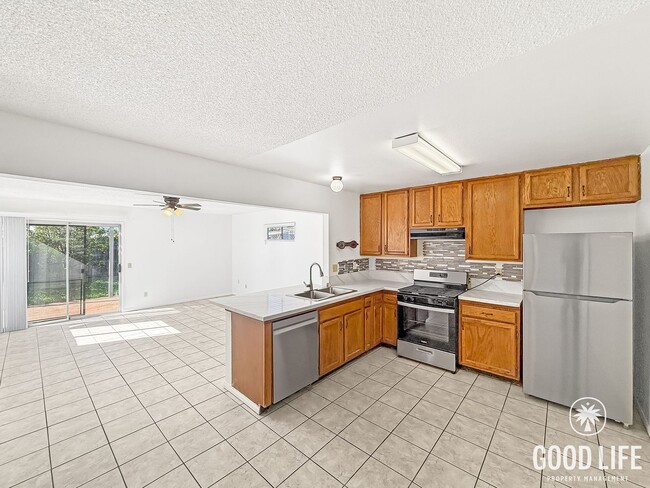 Building Photo - Beautiful 3Bd/2Ba Home With A 2 Car Garage Located In Mira Mesa!