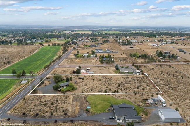 Foto del edificio - Country living close to town