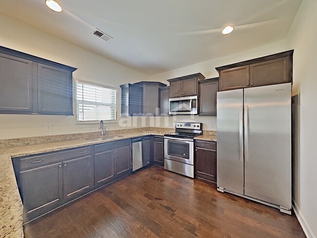 Building Photo - 4343 Freemark Dr