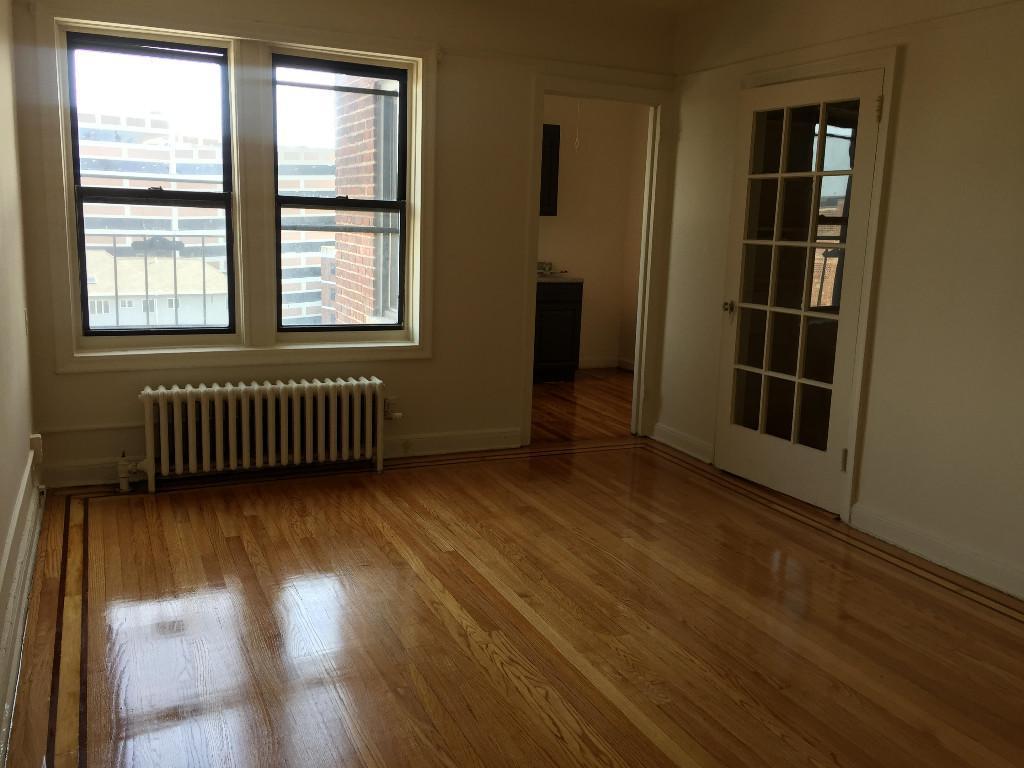 Building Photo - 170 Grand St
