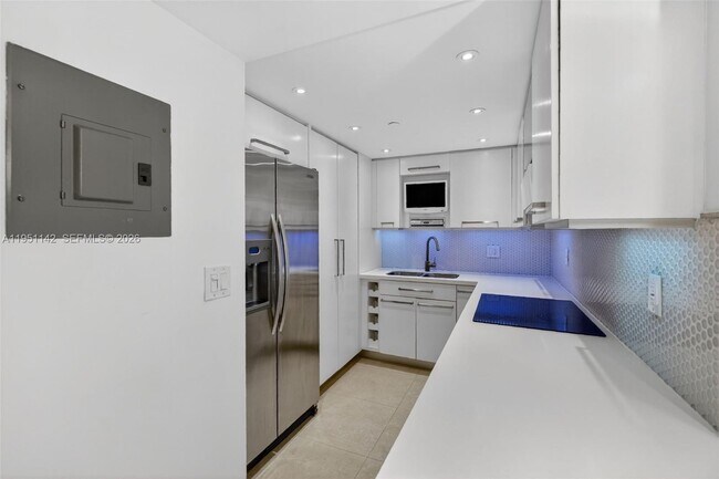 Foto del edificio - 2401 Collins Ave