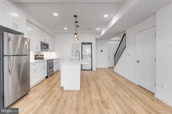 Building Photo - 2045 Trenton Ave