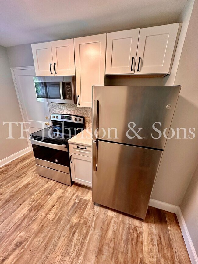 Foto del edificio - Charming 2 Bedroom Condo in Winston-Salem – Prime Location, Modern Comforts, and Convenience!