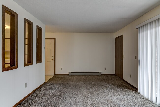 Building Photo - 694 Dutchman Dr