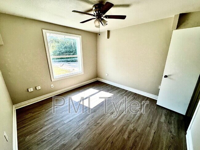 Foto del edificio - 1822 W Oakwood St