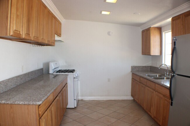 Building Photo - Spacious 3-Bed + 1 Bonus Room, 1.5-Bath Cu...