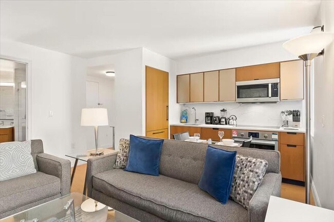 Building Photo - 420 E 54th St