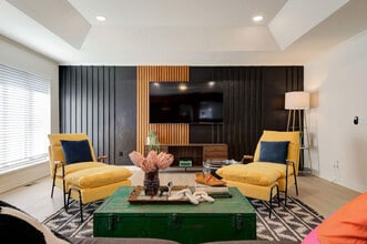 Building Photo - 11000 Springhollow Rd