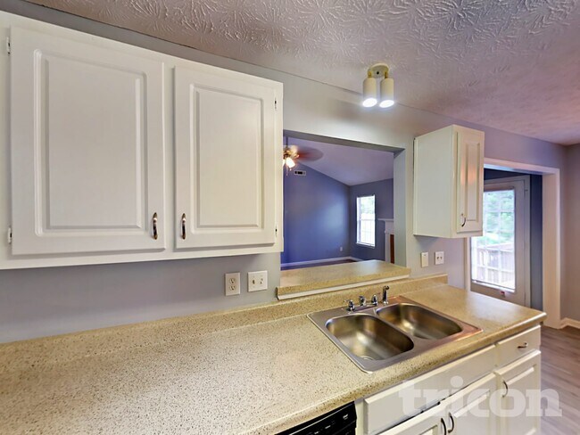 Foto del edificio - 11728 Spring Lake Way