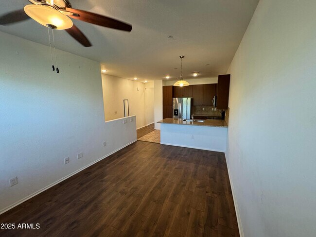 Foto del edificio - 2330 E Huntington Dr