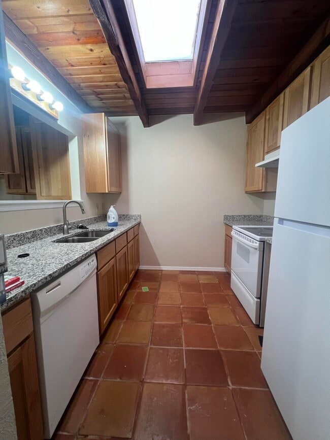 Building Photo - 4968 Quail Ridge Dr NW