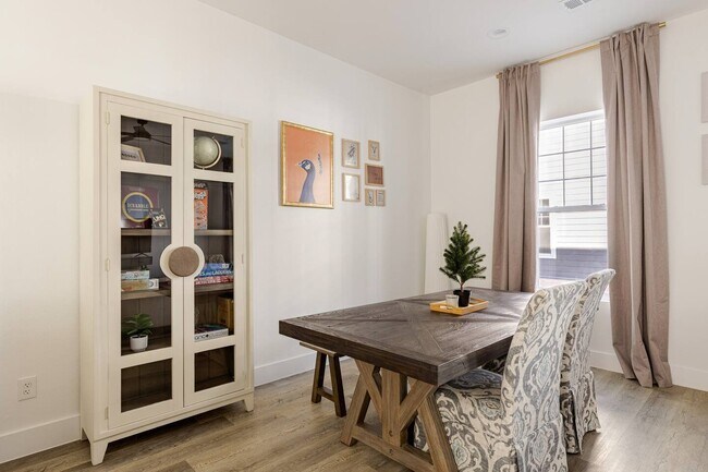 Foto del edificio - 631 N Tyler St