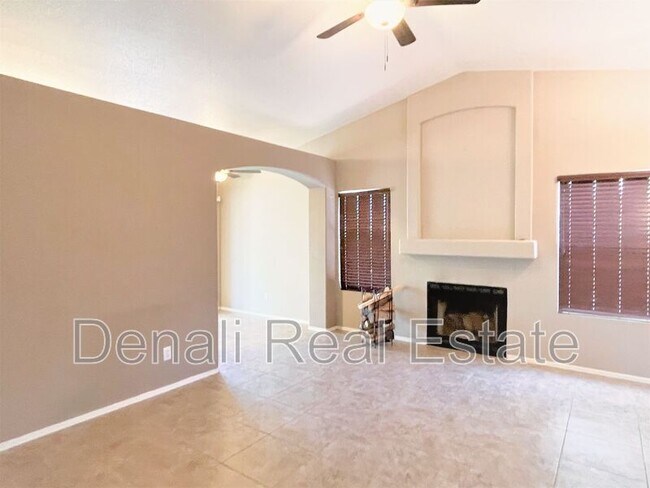 Foto del edificio - 7182 W Hunnington Dr