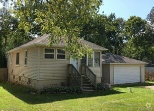 Building Photo - 832 Bayfield St