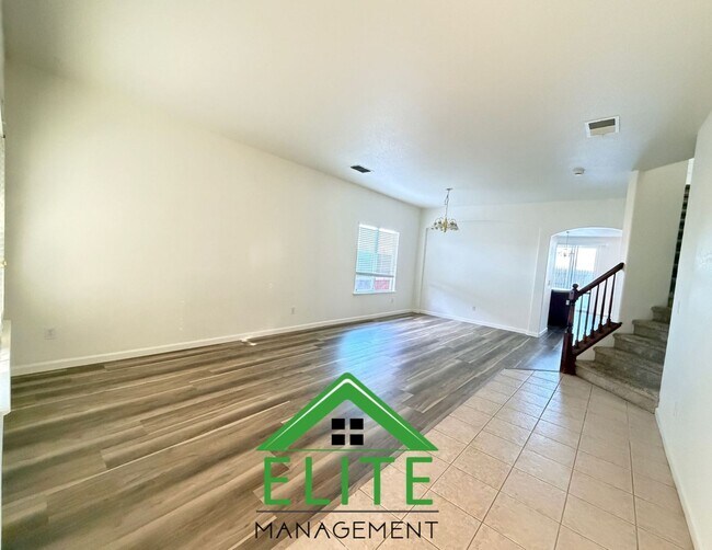 Foto del edificio - Beautiful and Spacious 4-Bedroom Home in P...