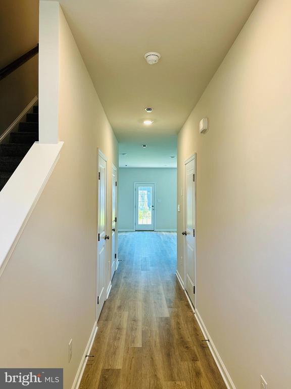 Building Photo - 6 ELEANOR Ln
