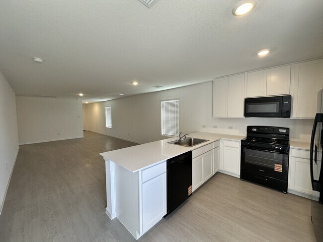 Building Photo - 1034 Raintree Rd