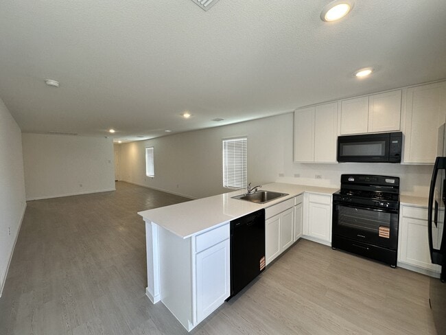 Foto del edificio - 1034 Raintree Rd