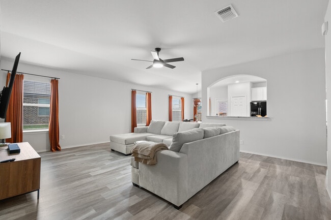 Building Photo - 9308 Everly Dr