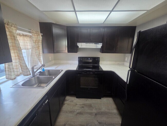 Foto del edificio - Charming 2-Story Home with Huge Sunroom – Prime South Denver Location!