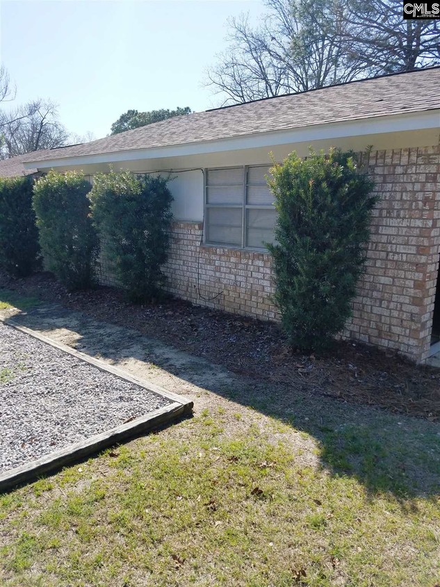 Primary Photo - 1045 Reynord Cir