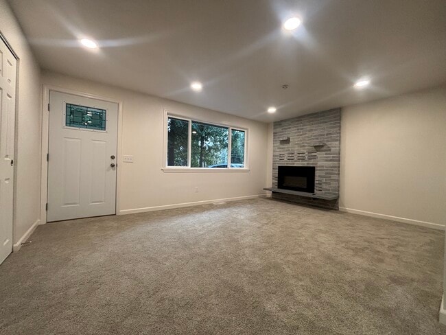 Foto del edificio - 4435 Fir Dr NE