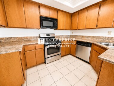 Foto del edificio - Spacious 2-Bed Townhome in Mission Viejo | Vaulted Ceilings, Private Patio & Pool Access