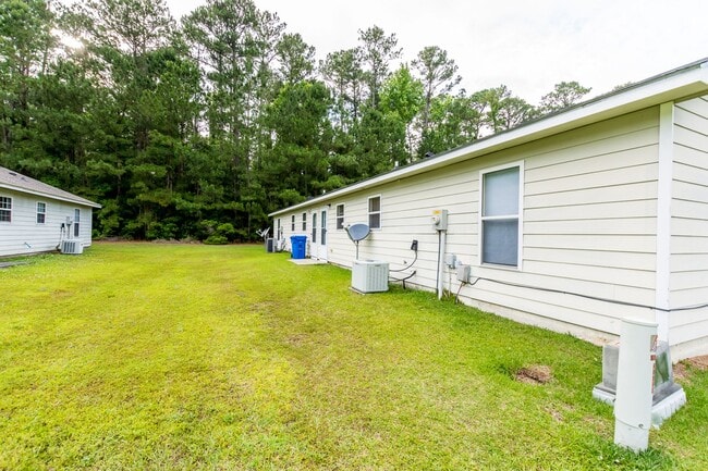 Building Photo - 241 Lakewood Dr
