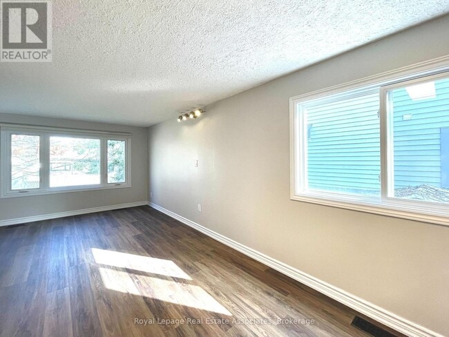 Building Photo - 2081 Snow Crescent