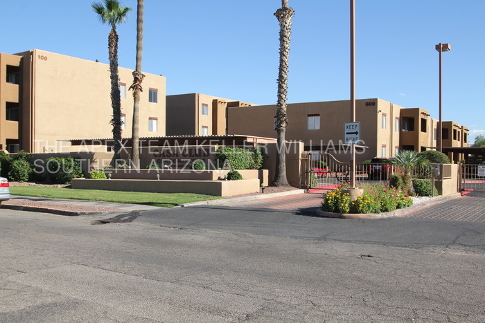 Primary Photo - 1810 E Blacklidge Dr