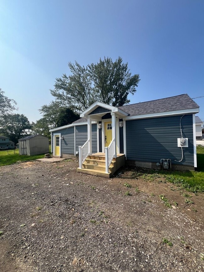 Building Photo - Remodeled 1 Bedroom Millcreek House