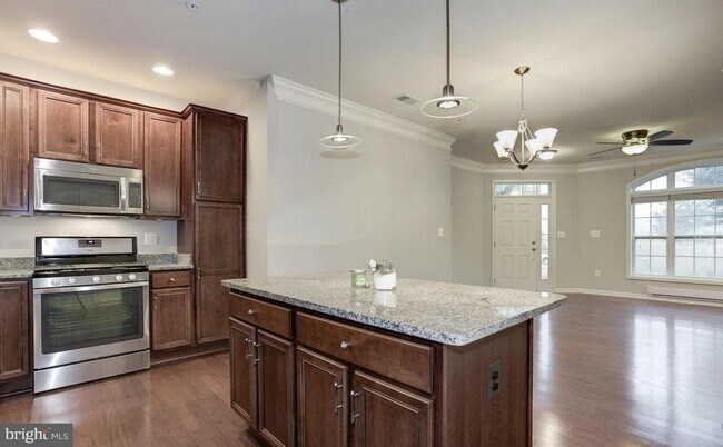 Building Photo - 43017 Clarks Mill Terrace