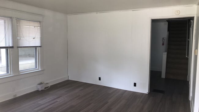 Foto del edificio - 4 BDRM Available August, 2026.  Monthly re...