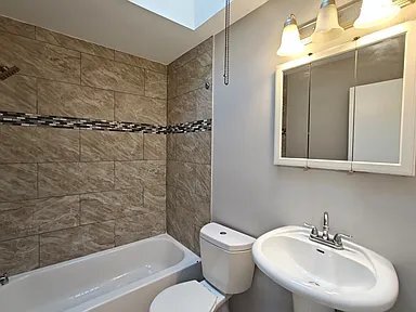 Foto del edificio - 8410 Bustleton Ave