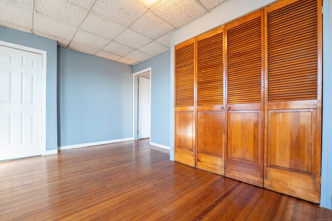 Building Photo - 1368 E Main St