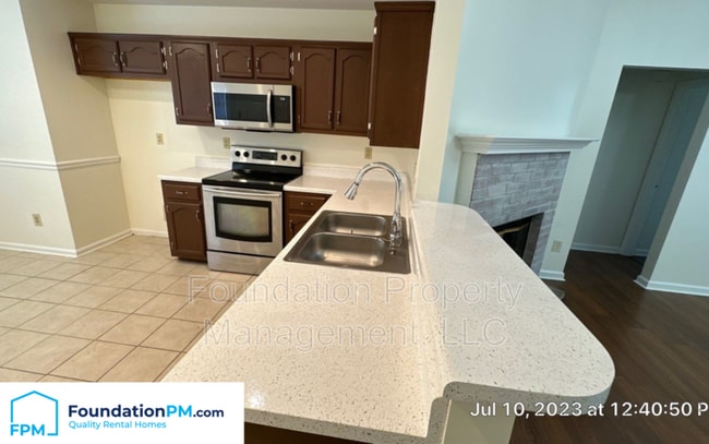 Building Photo - 1391 Lagrange Downs