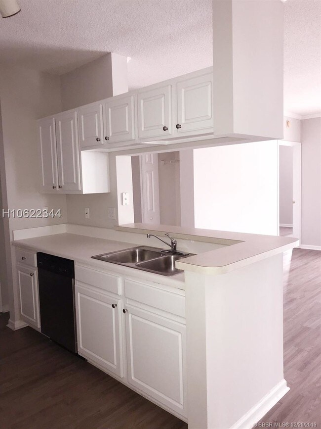 Foto del edificio - 11787 W Atlantic Blvd