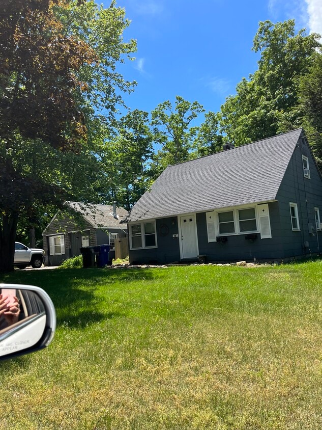 Primary Photo - 75 Ridgewood Rd